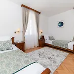 Heritage 4*